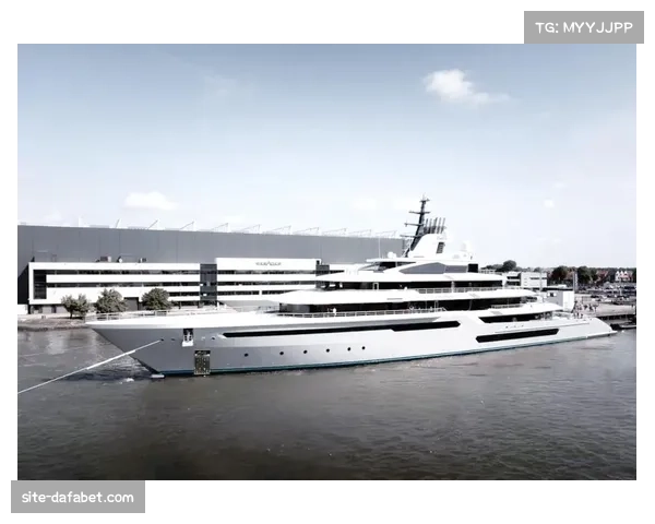 纽维被拍到绘制游艇设计图 顶尖工程师重心转向未来规则周期